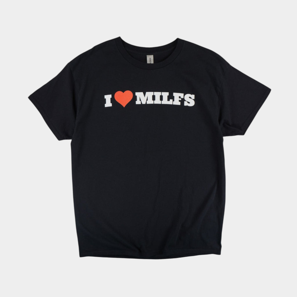 Gildan I Love Milfs Черна Тениска с Графика