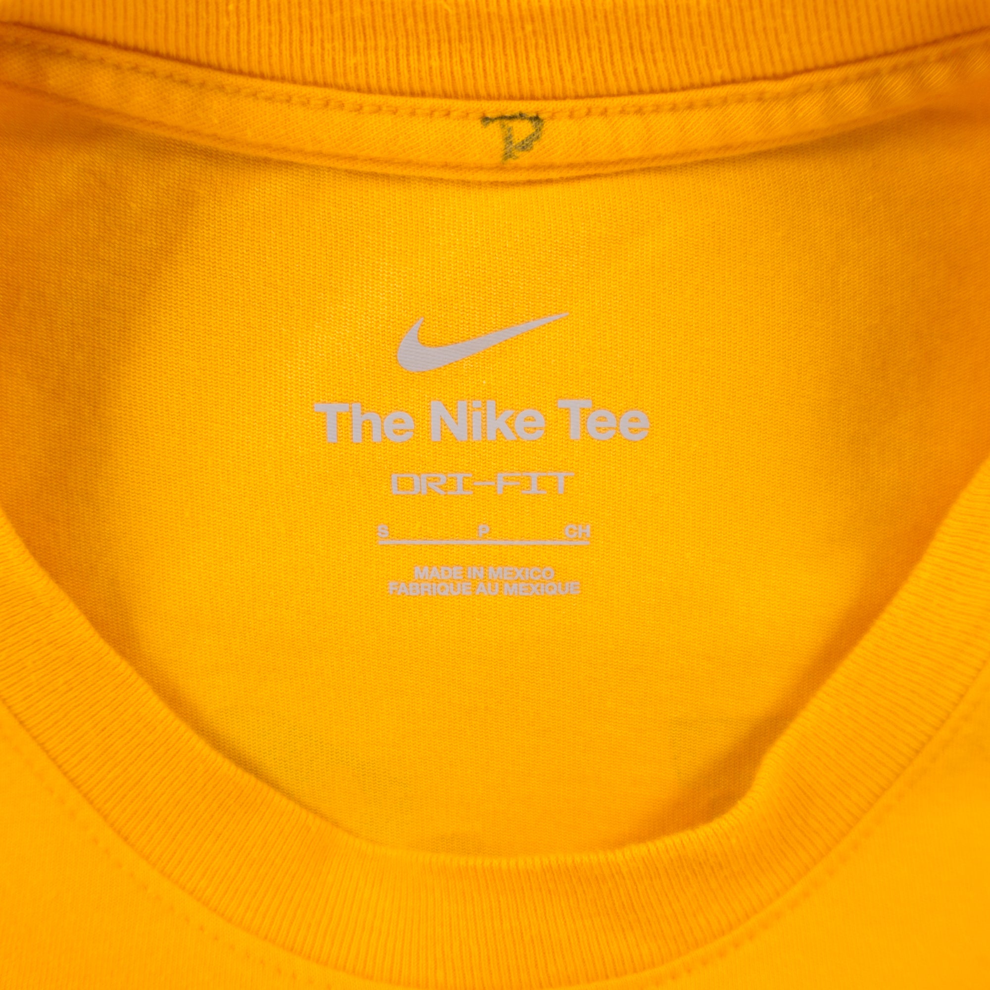 Nike Dri-Fit Жълта Тениска с Графика
