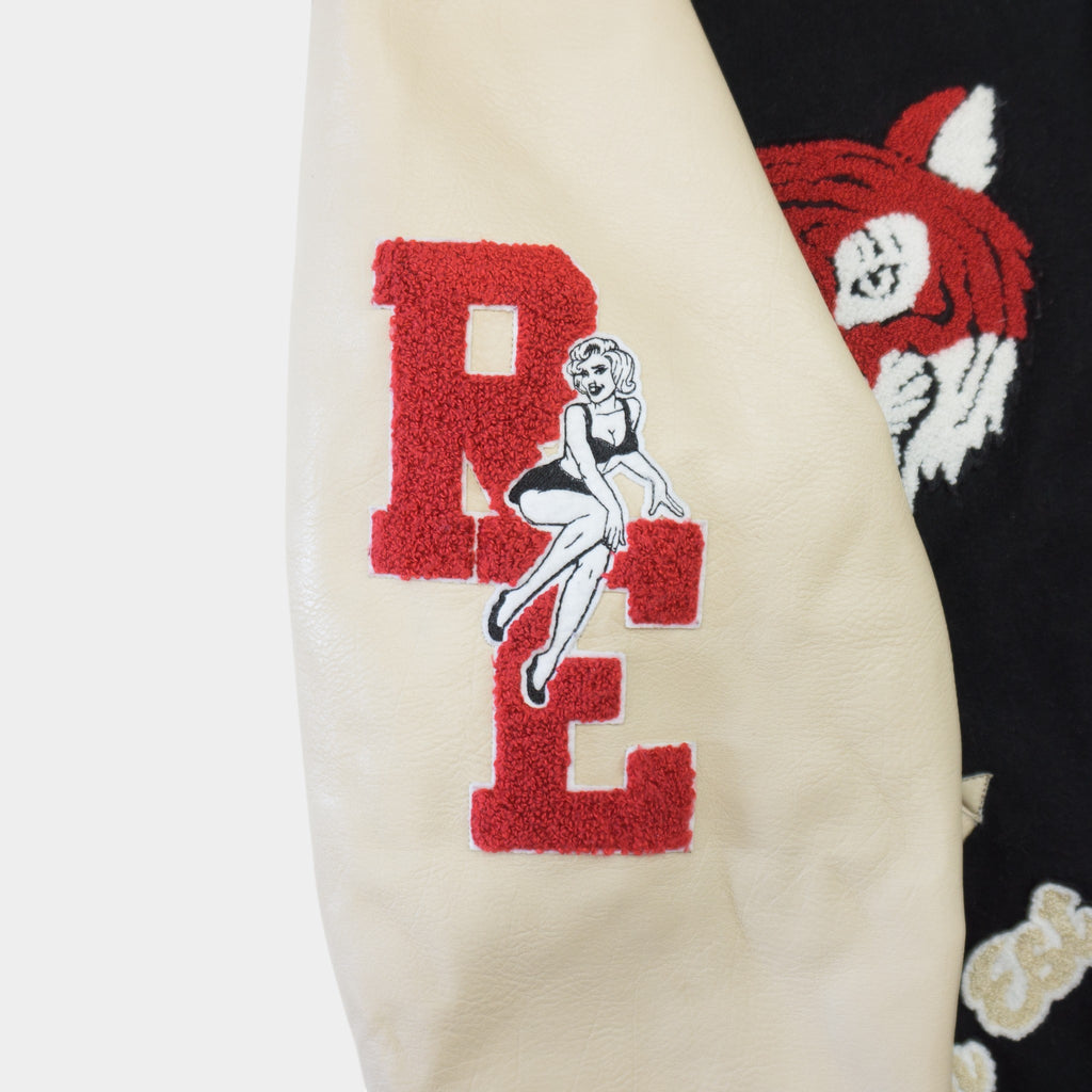 Review Varsity Яке