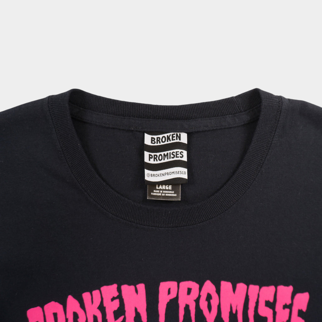 Broken Promises Черна Тениска с Графика