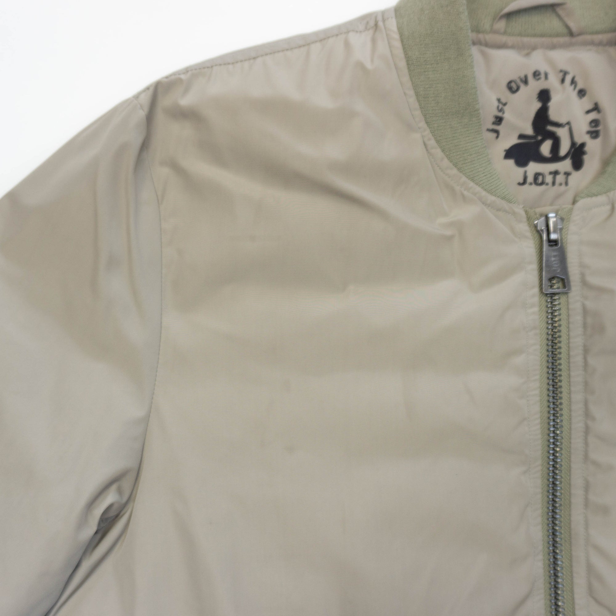 JOTT Bomber Пухено Яке