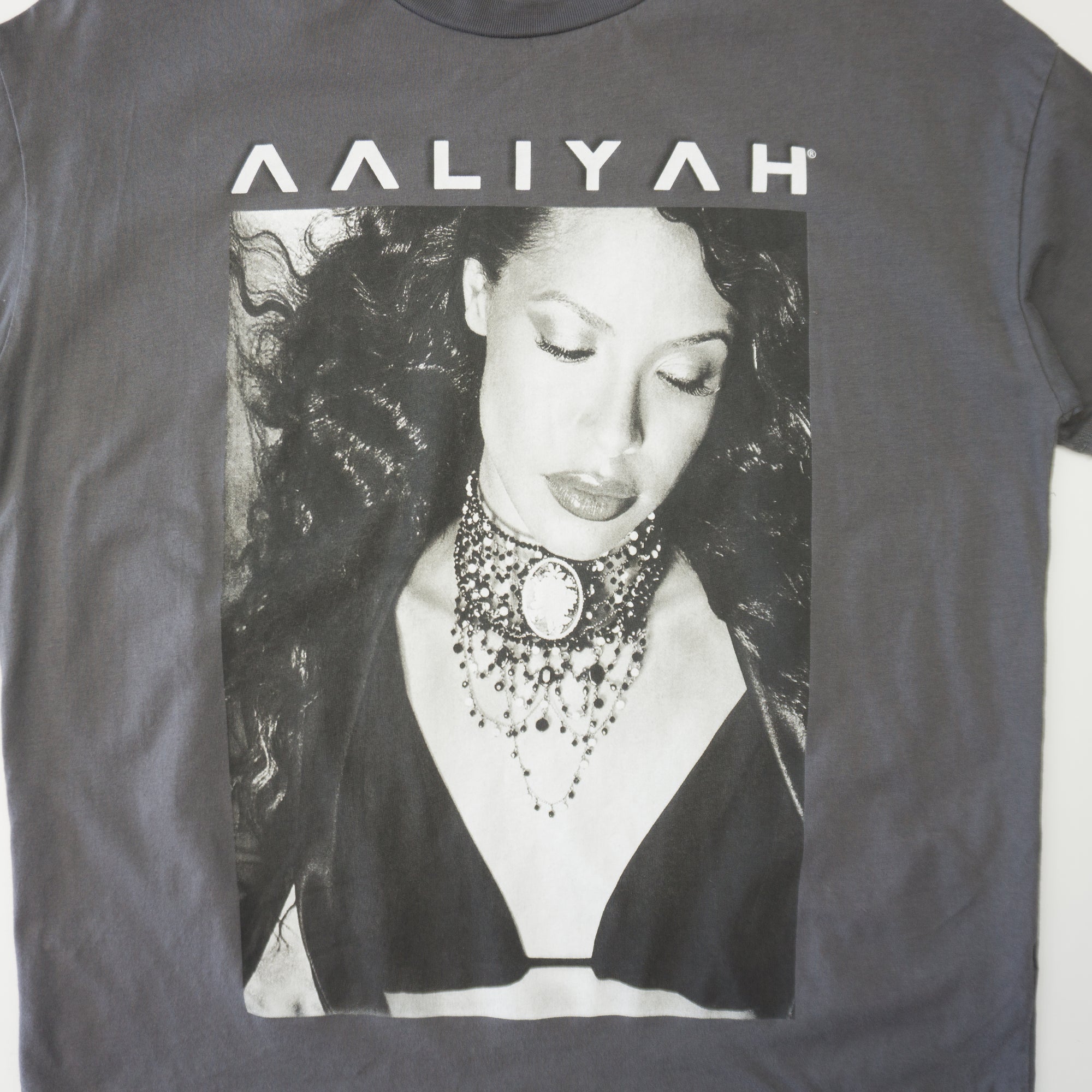 Aaliyah Тениска с Графика