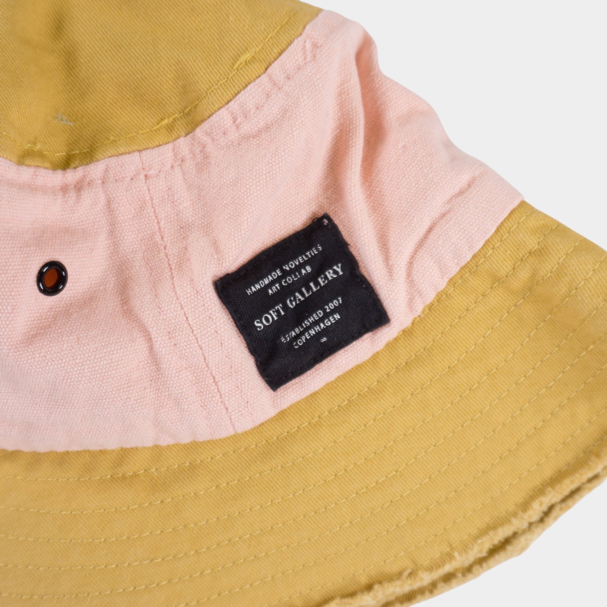 Soft Gallery Жълта Шапка Идиотка