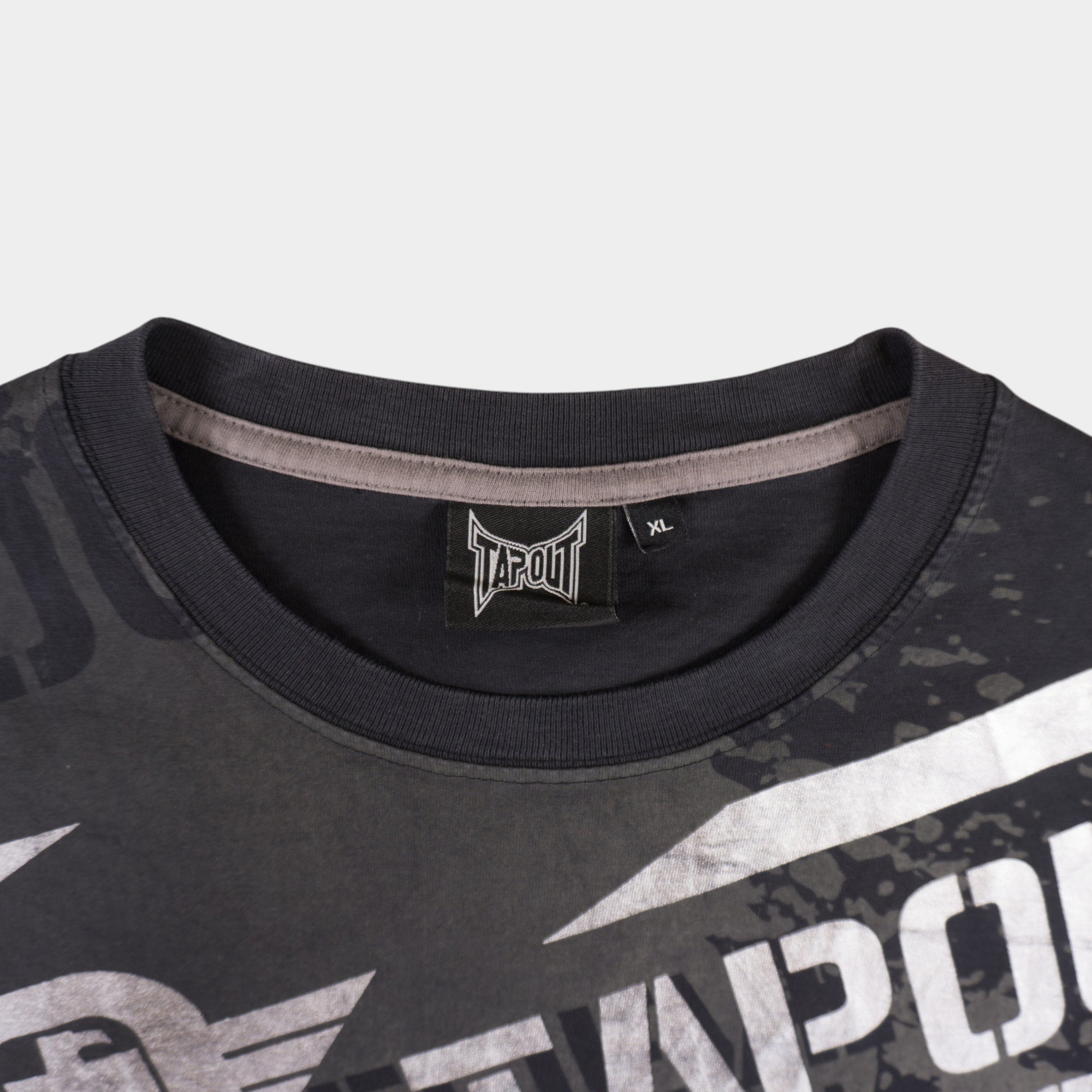 Tapout Черна Тениска с Графика