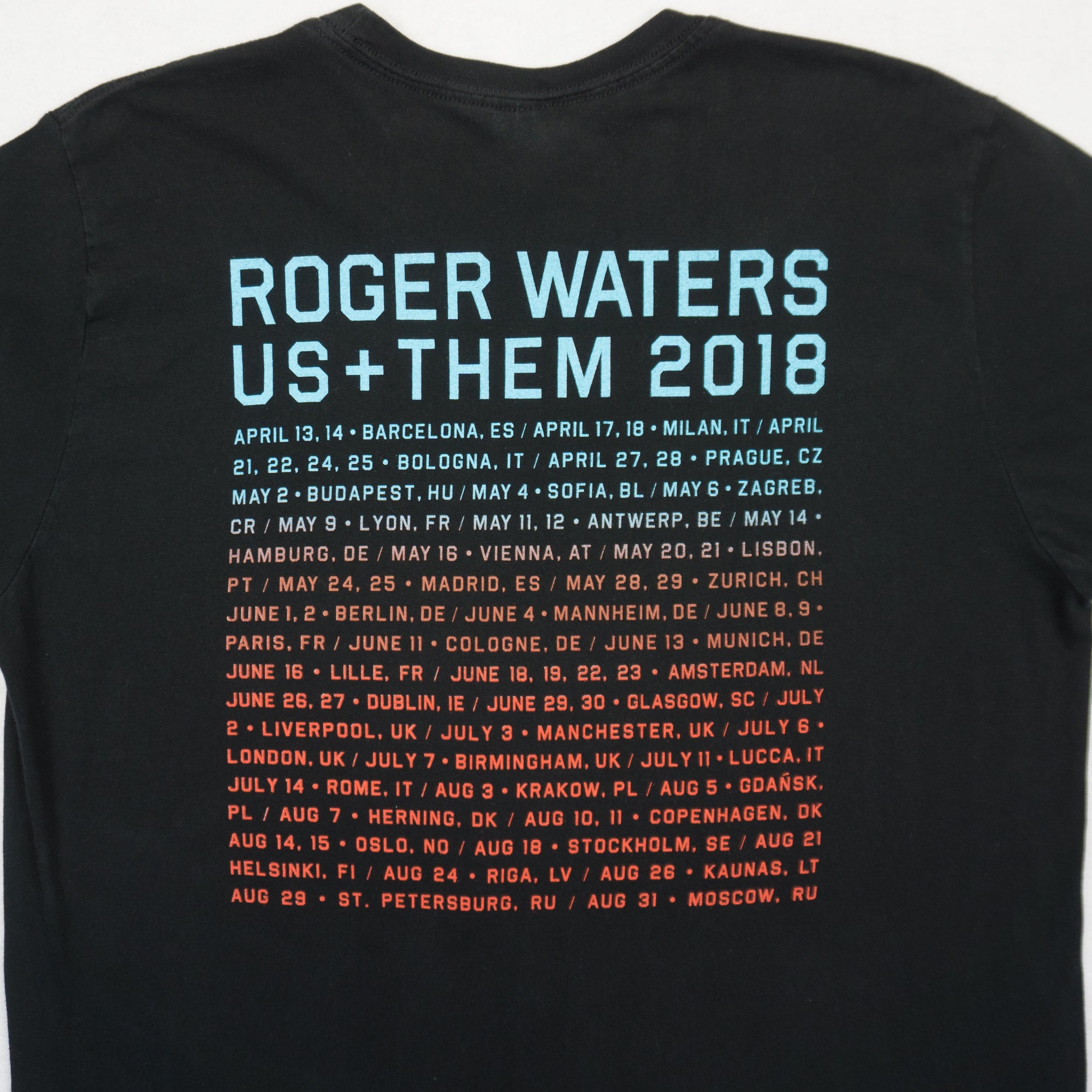 Gildan Roger Waters Us+Them 2018 Tour Черна Тениска с Графика