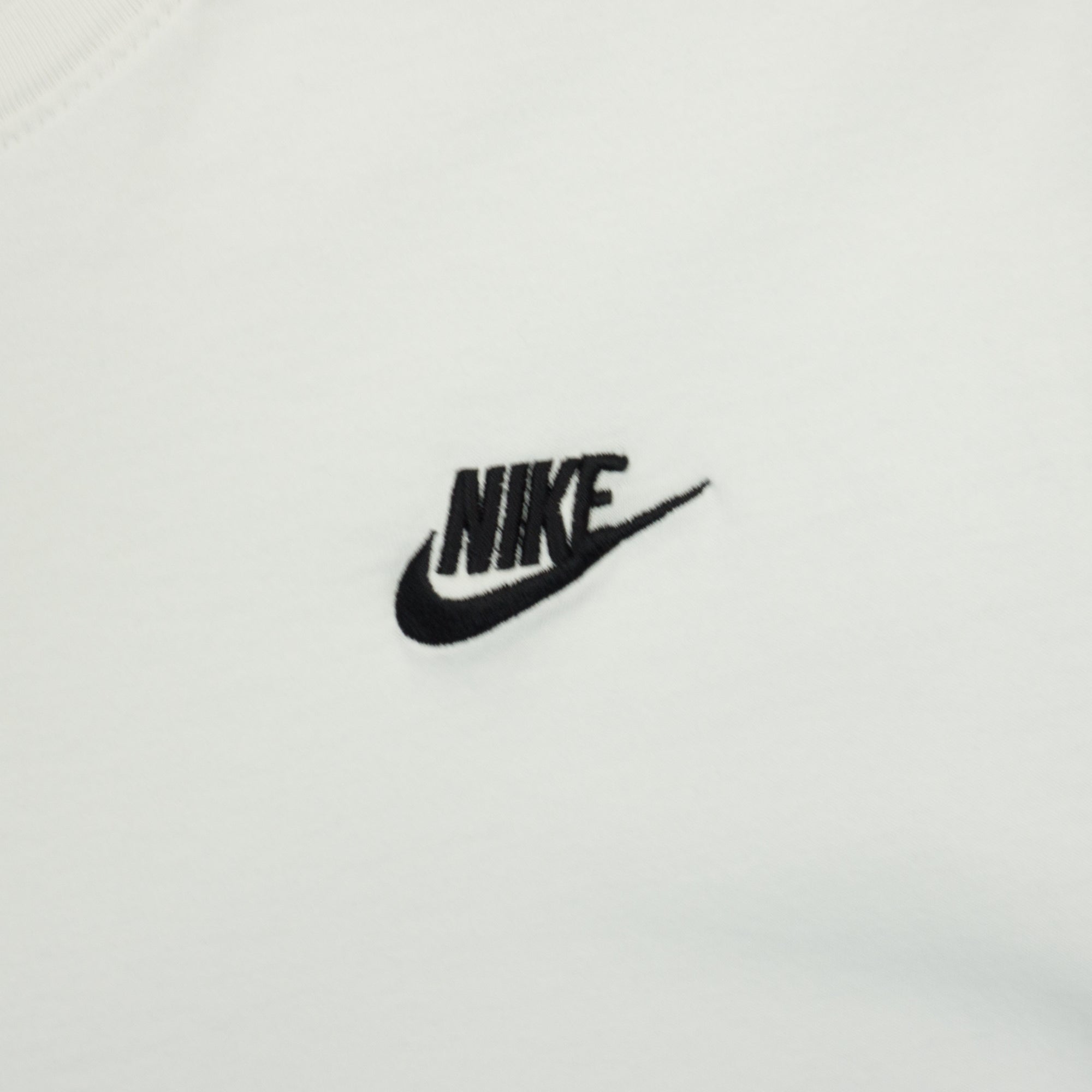 Nike Бяла Тениска с Бродирано Лого
