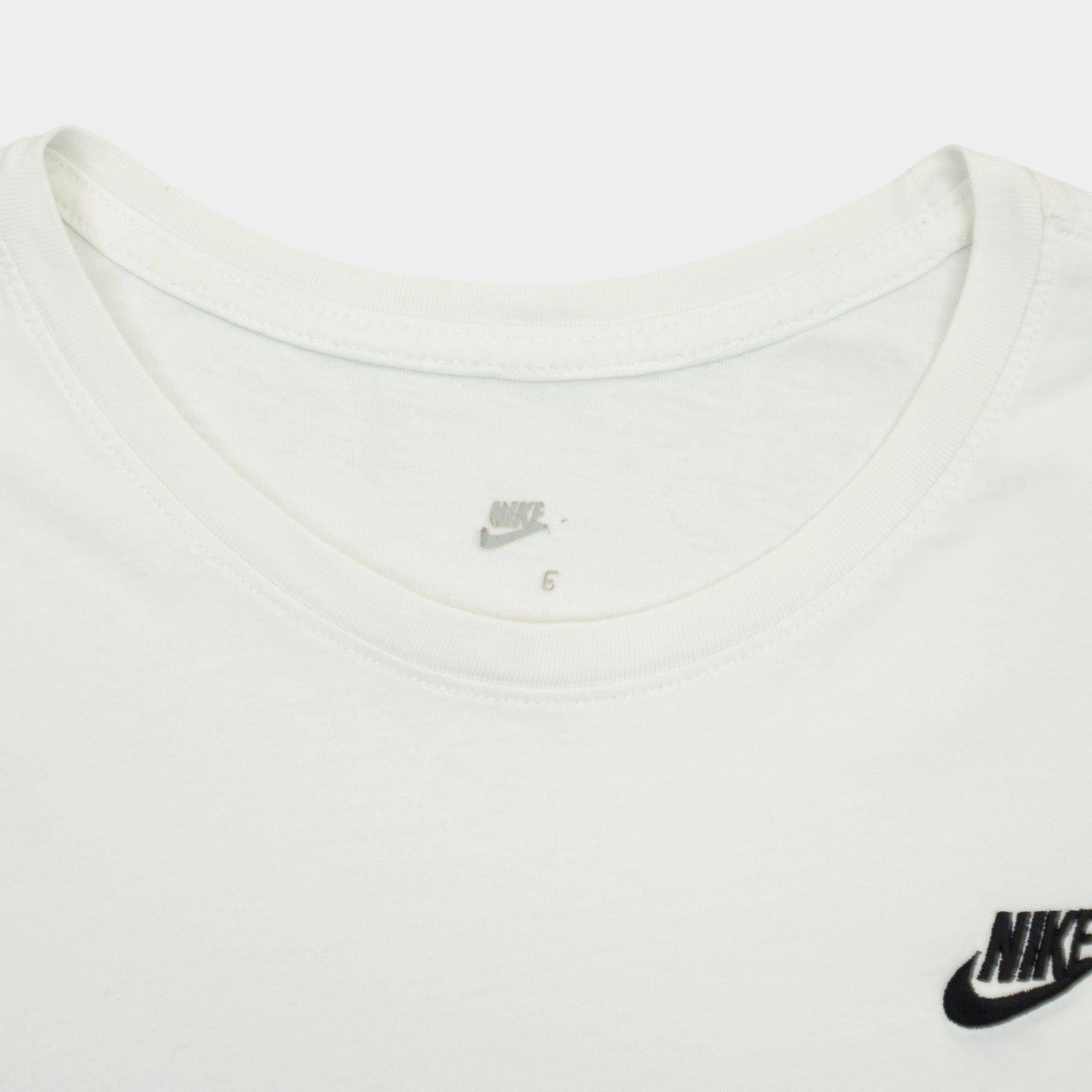 Nike Бяла Тениска с Бродирано Лого