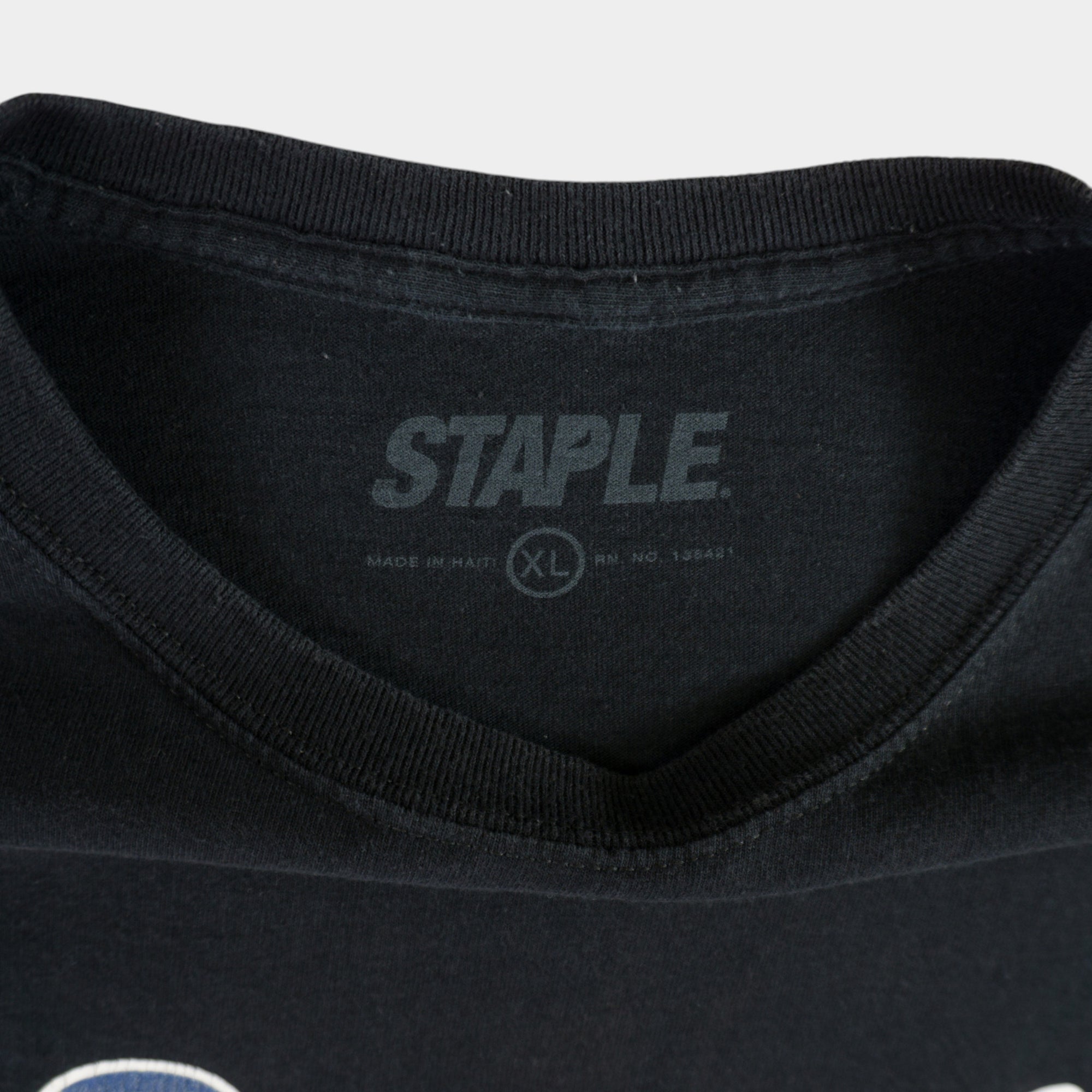 Staple Черна Тениска с Графика