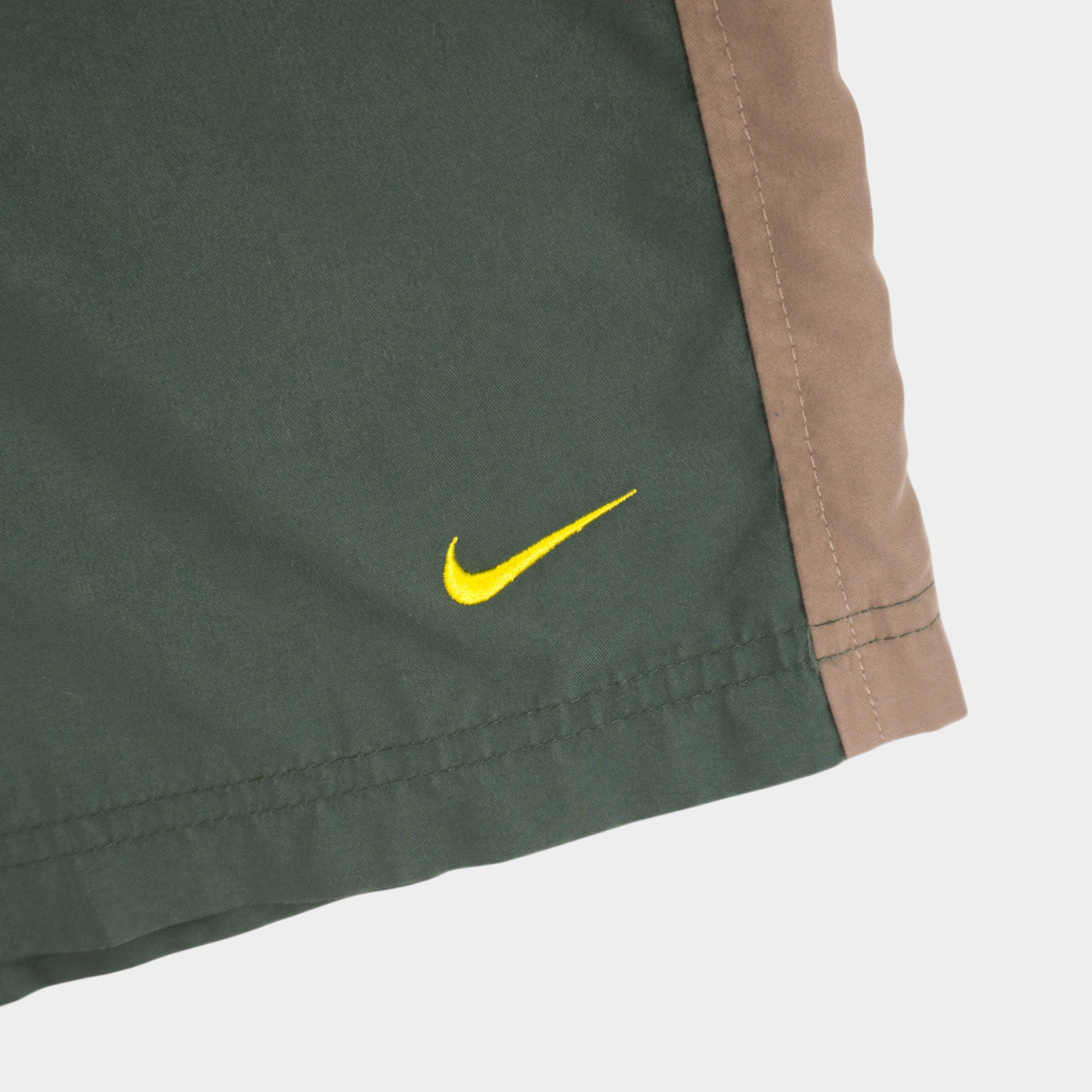 Nike Винтидж 2000-те Зелени Къси Панталони