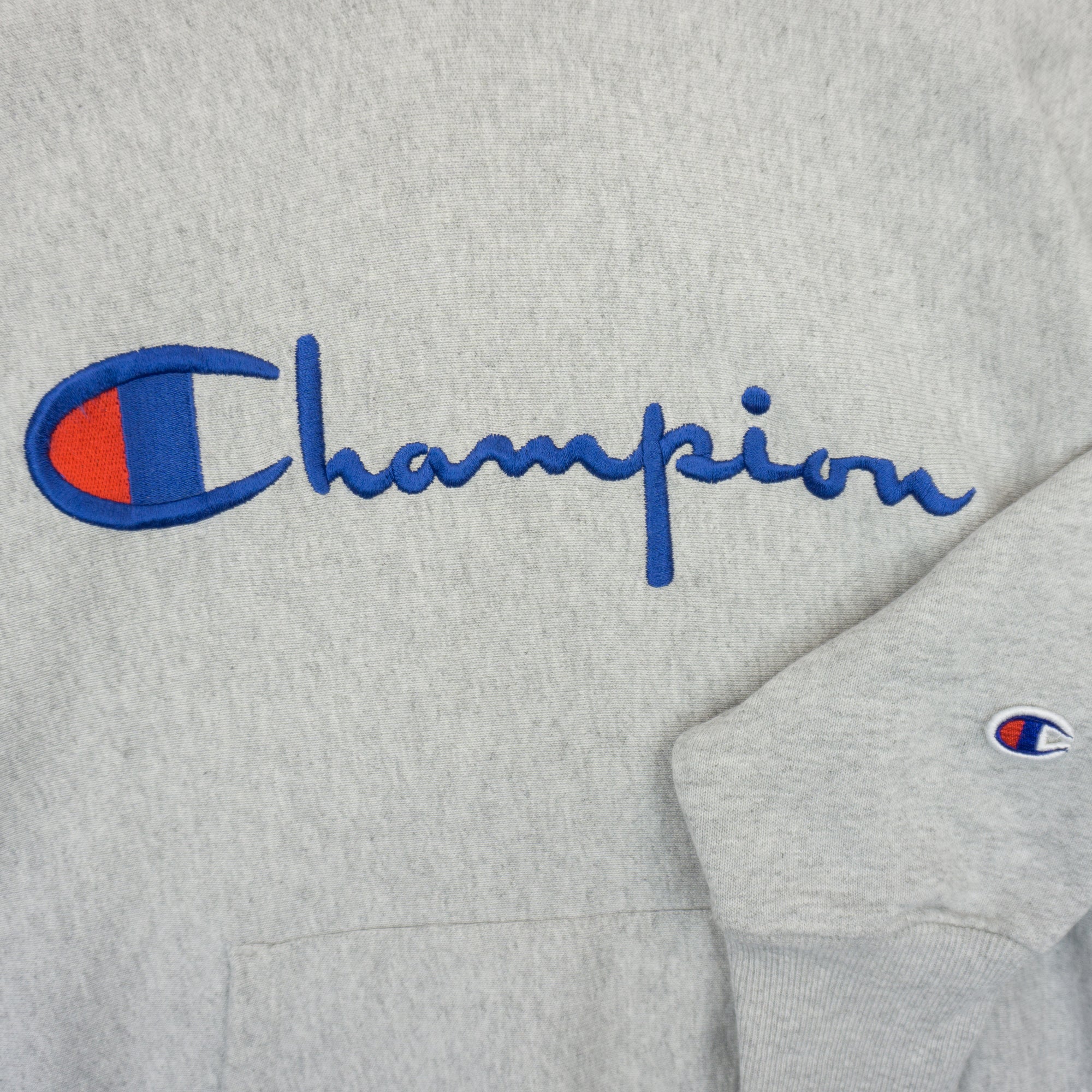 Champion Reverse Weave Сив Суичър с Голямо Бродирано Лого