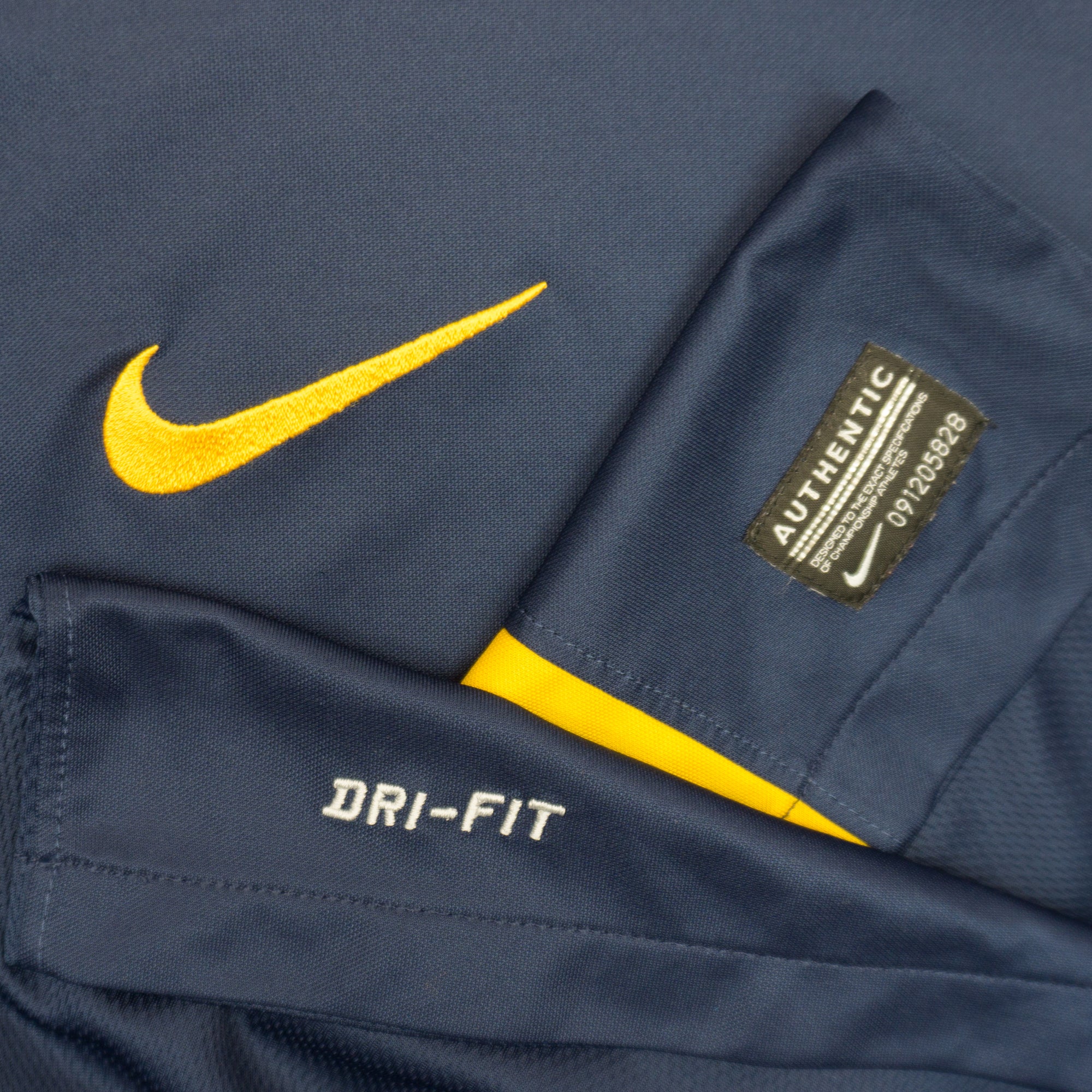 Nike Dri-Fit Тениска с Бродирано Лого