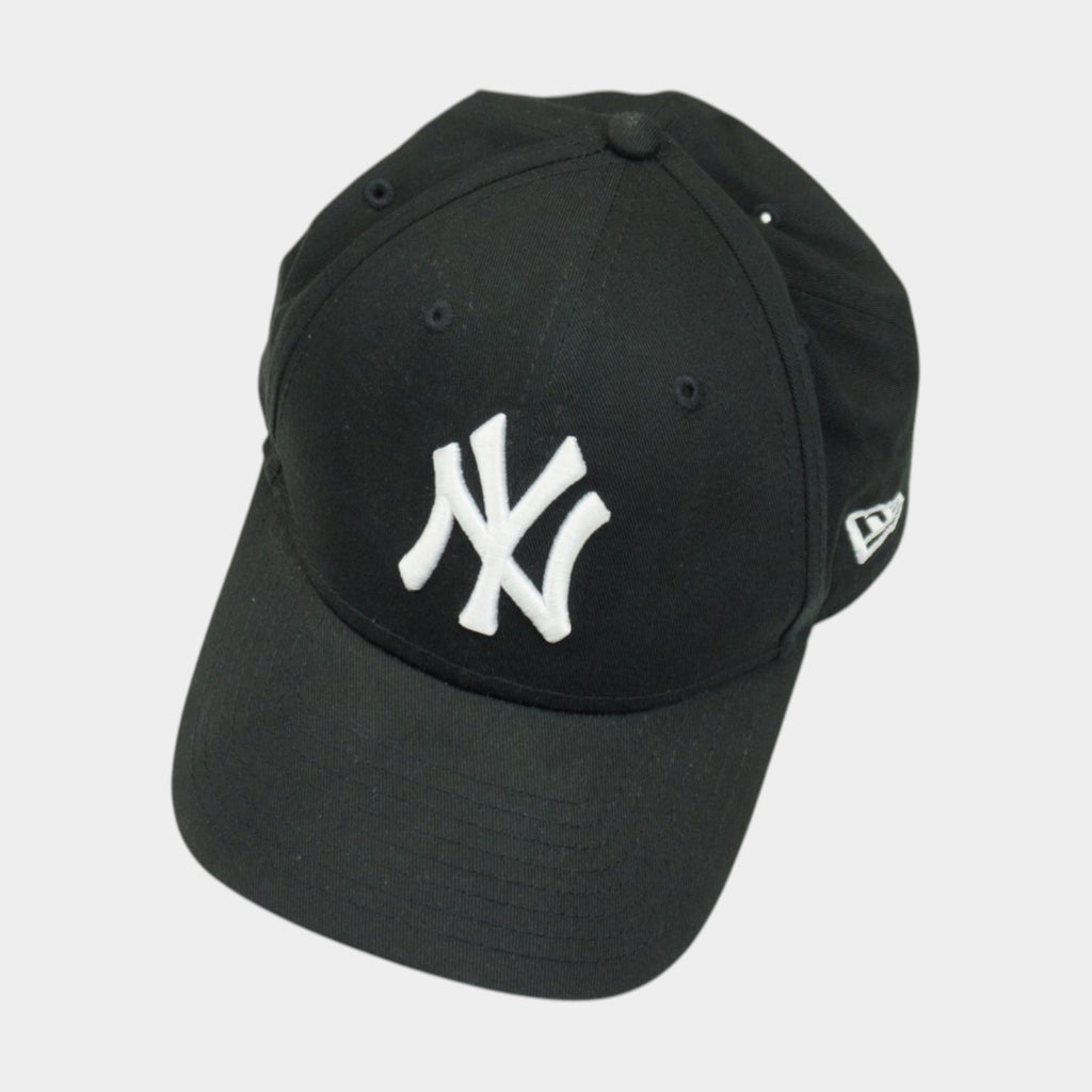 New Era NY Yankees Черна Шапка с Бродирано Лого