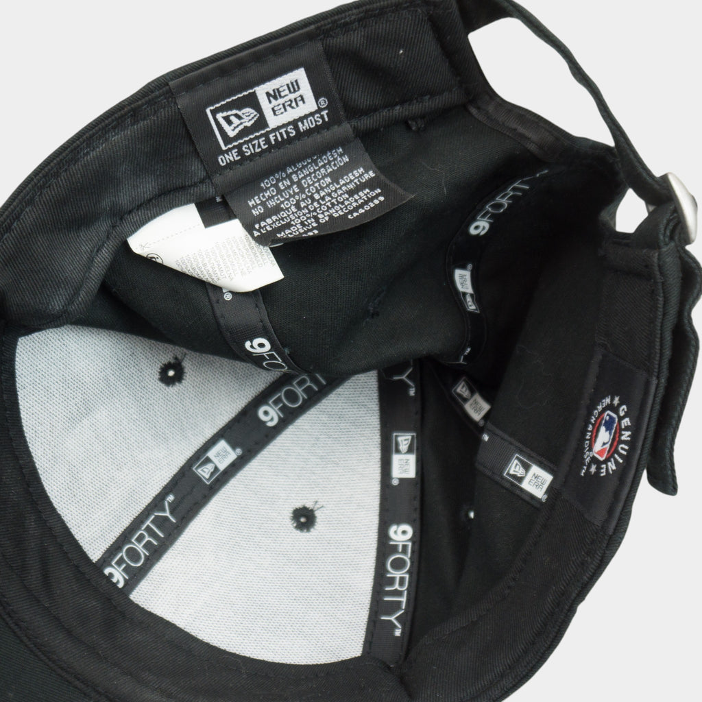 New Era NY Yankees Черна Шапка с Бродирано Лого