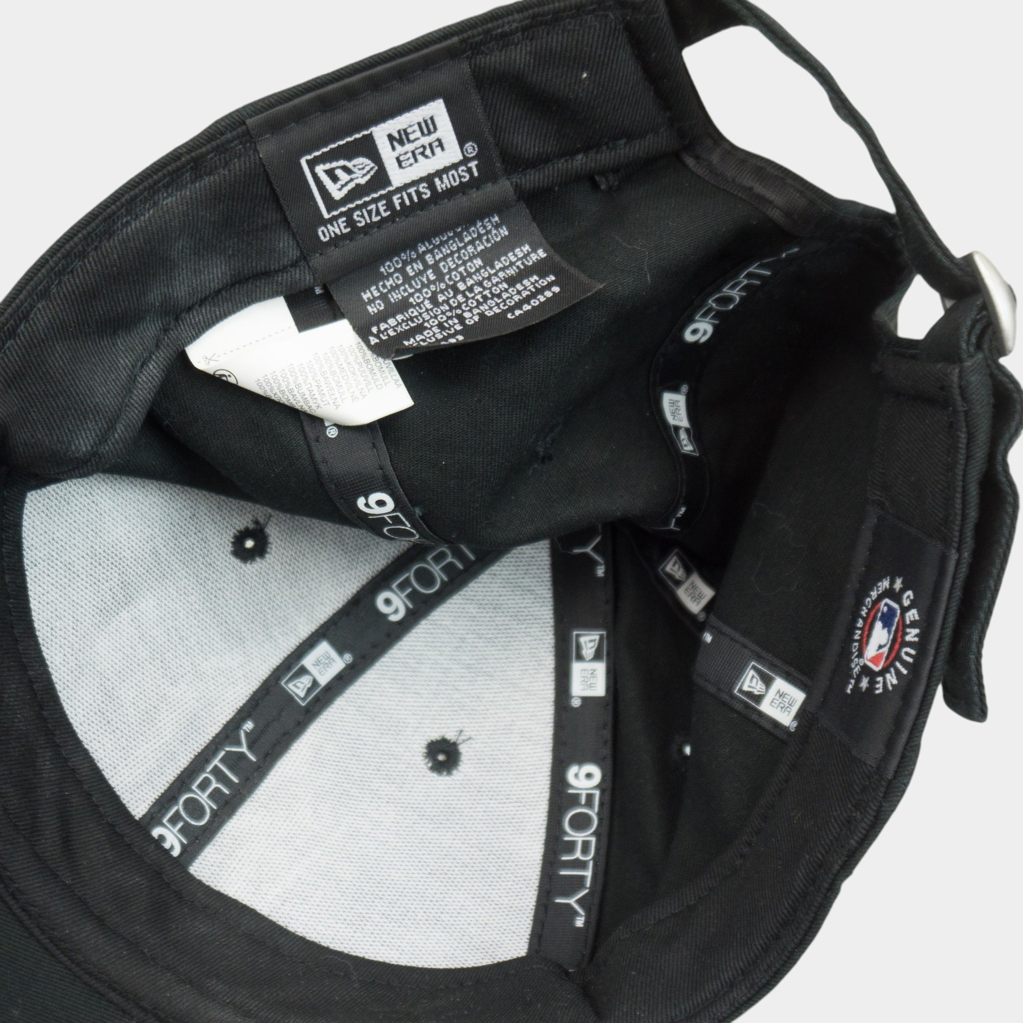 New Era NY Yankees Черна Шапка с Бродирано Лого