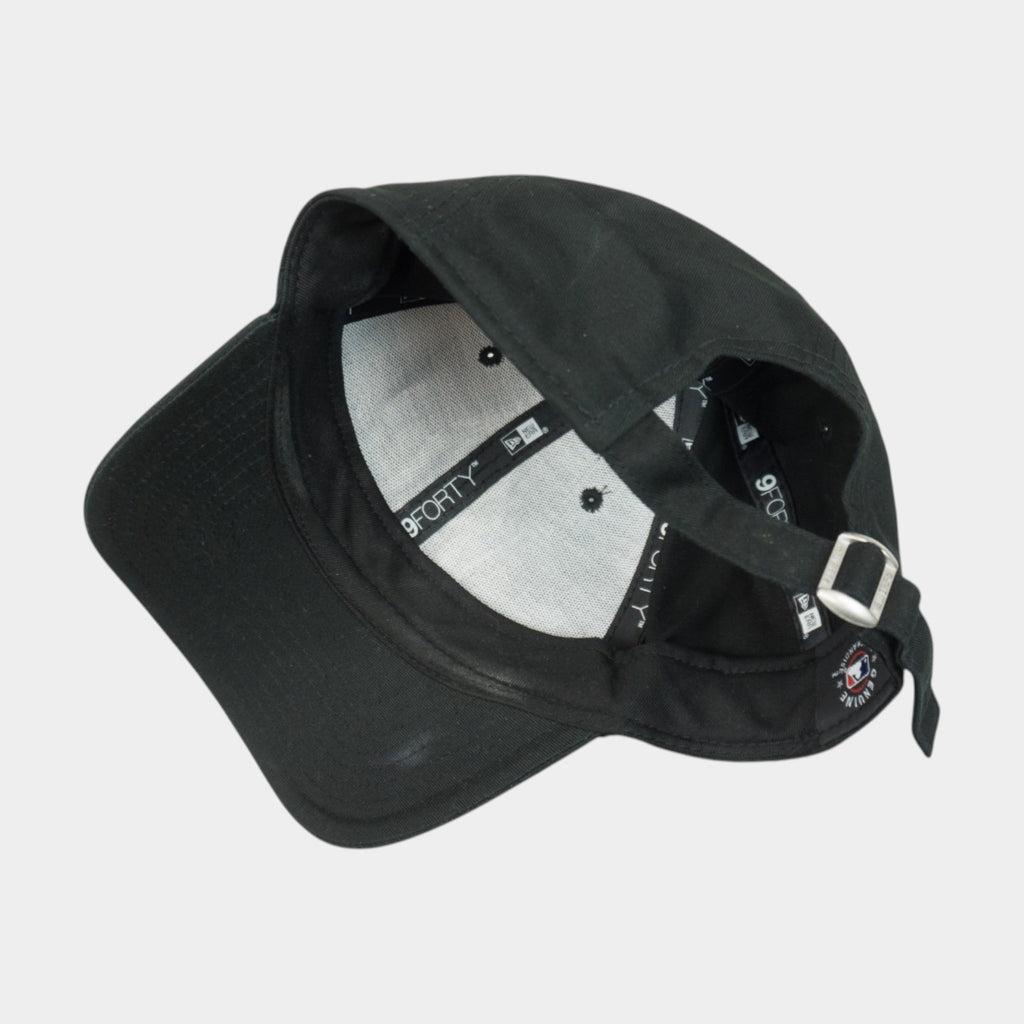 New Era NY Yankees Черна Шапка с Бродирано Лого