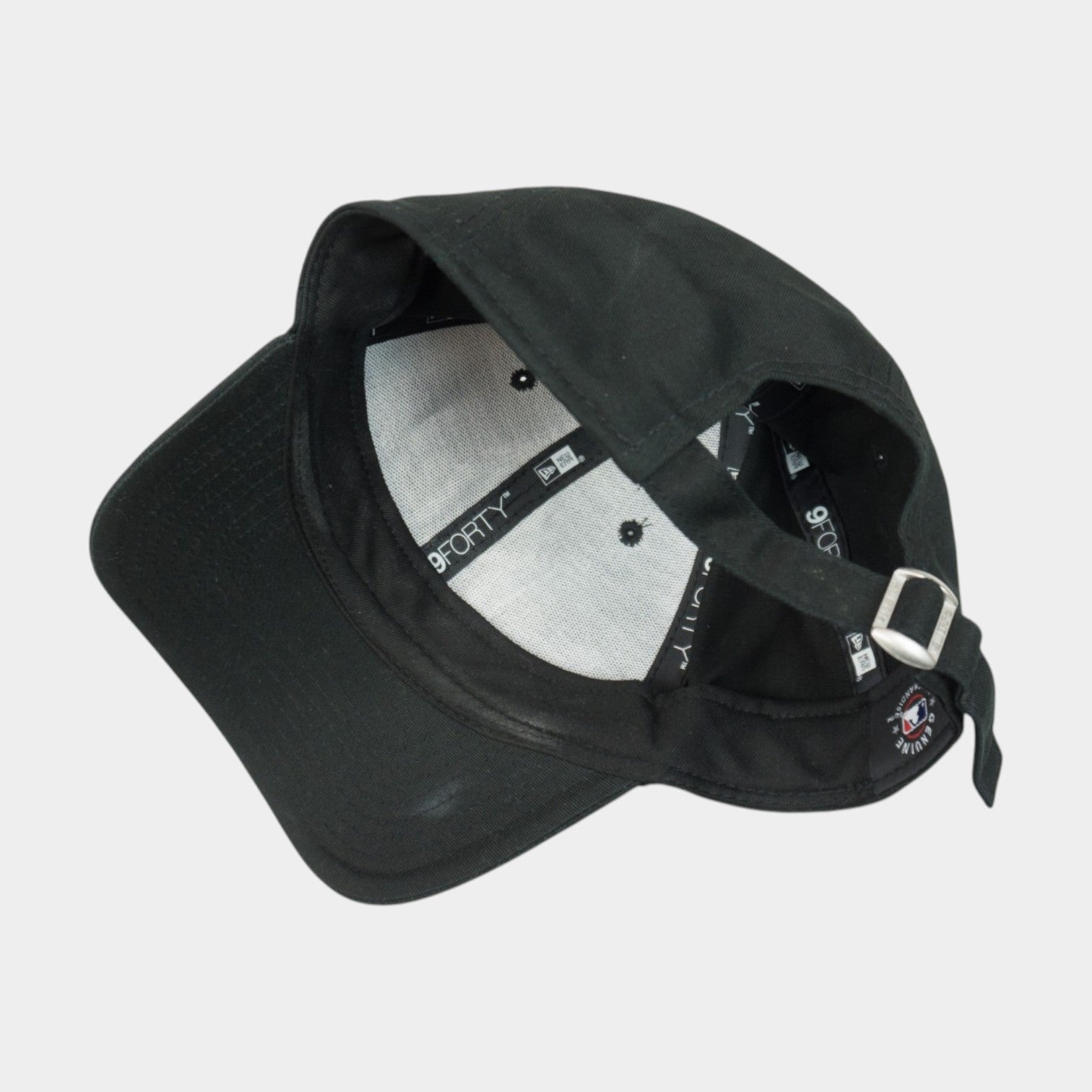 New Era NY Yankees Черна Шапка с Бродирано Лого