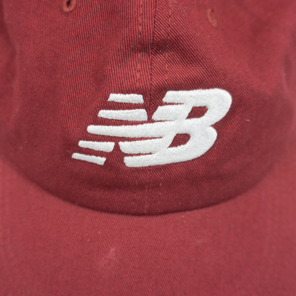 New Balance Червена Шапка с Бродирано Лого