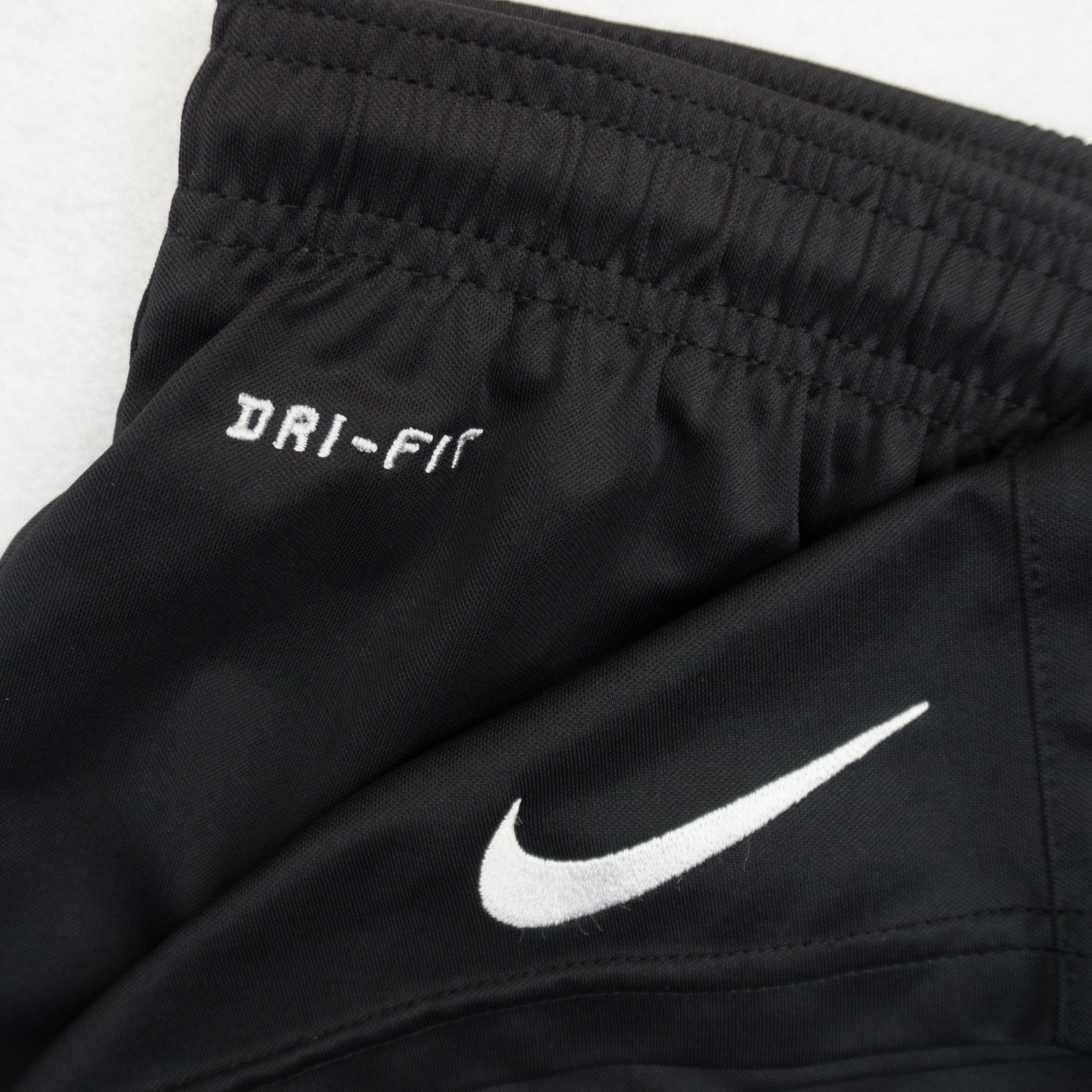 Nike Dri-Fit Черни Къси Панталони с Бродирано Лого