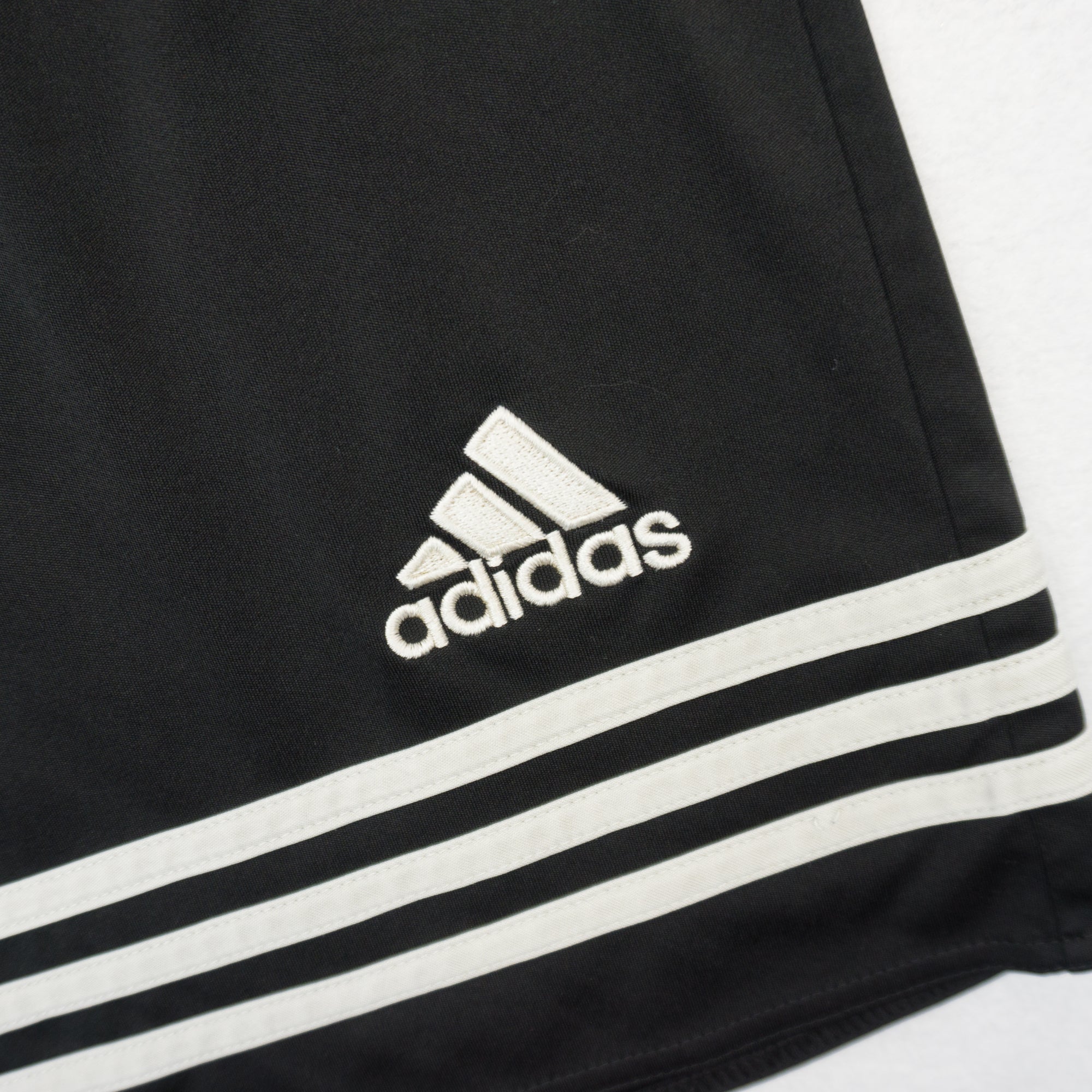 Adidas Черни Къси Панталони с Бродирано Лого