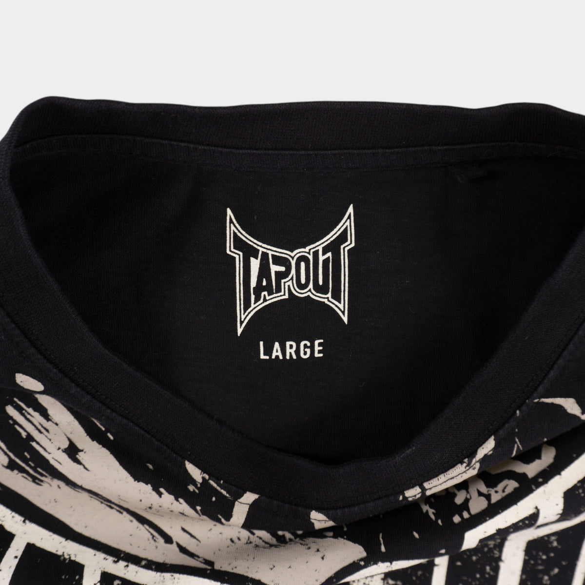 Tapout Черна Тениска с Графика