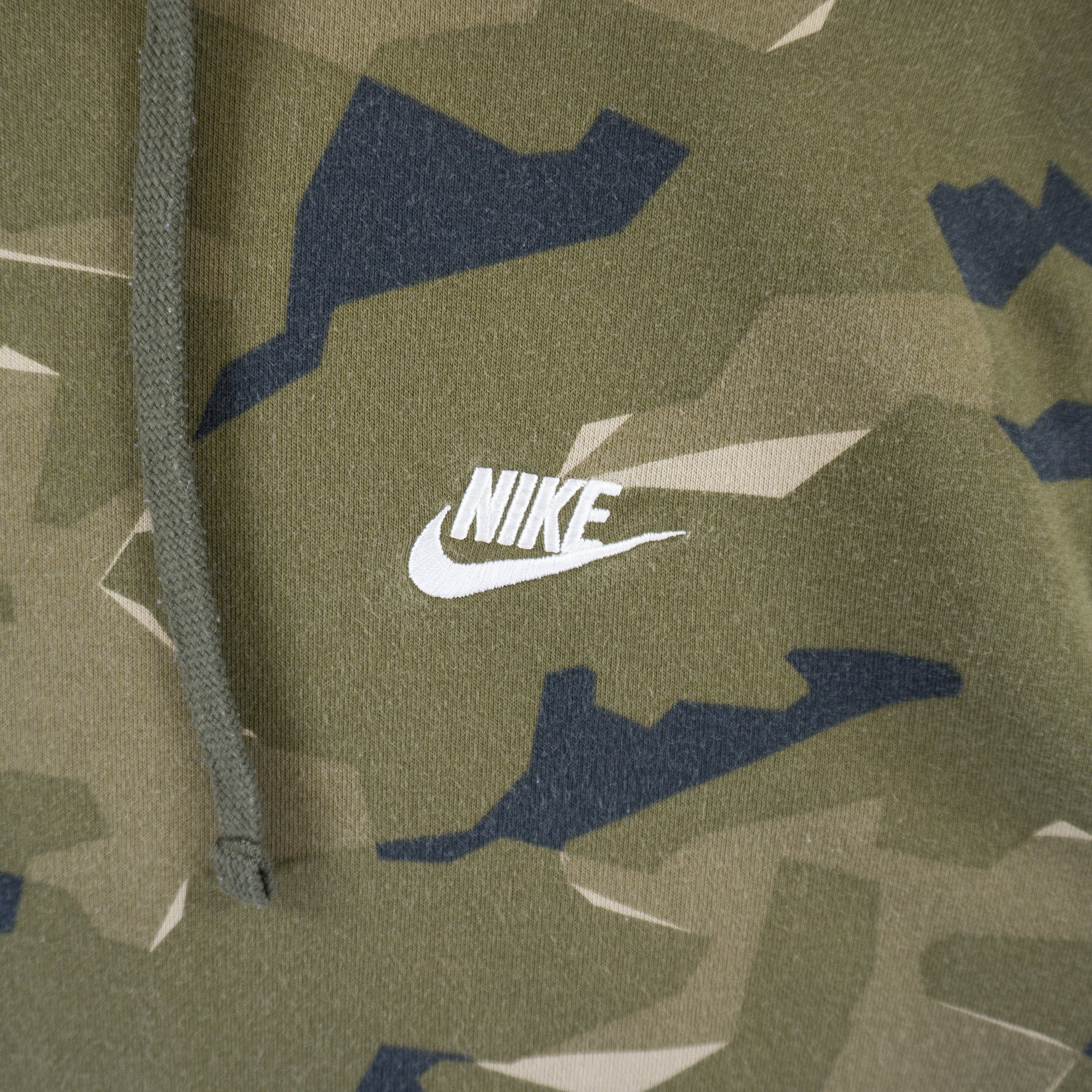 Nike Зелен Камуфлажен Суичър с Бродирано Лого