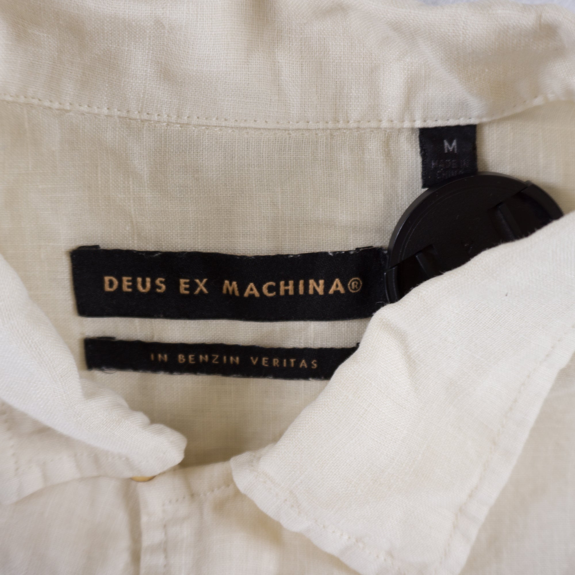 Deus Ex Machina Бежова Ленена Риза с Бродирано Лого
