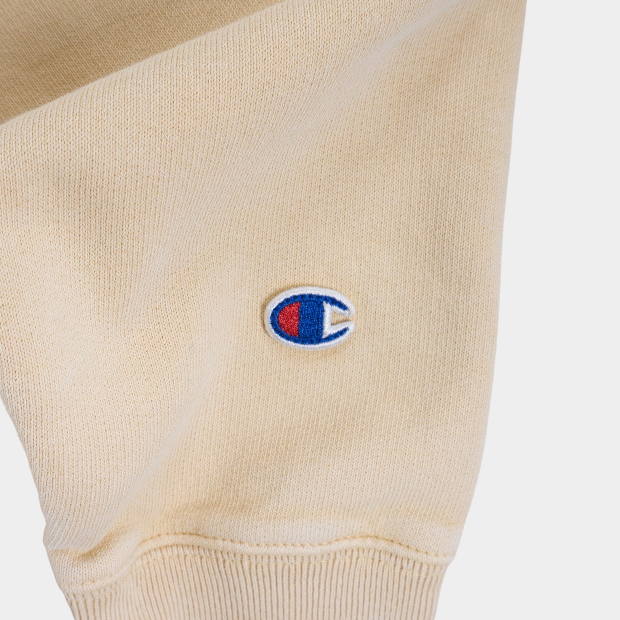 Champion Reverse Weave Бежов Суичър с Бродирано Лого на Ръкава