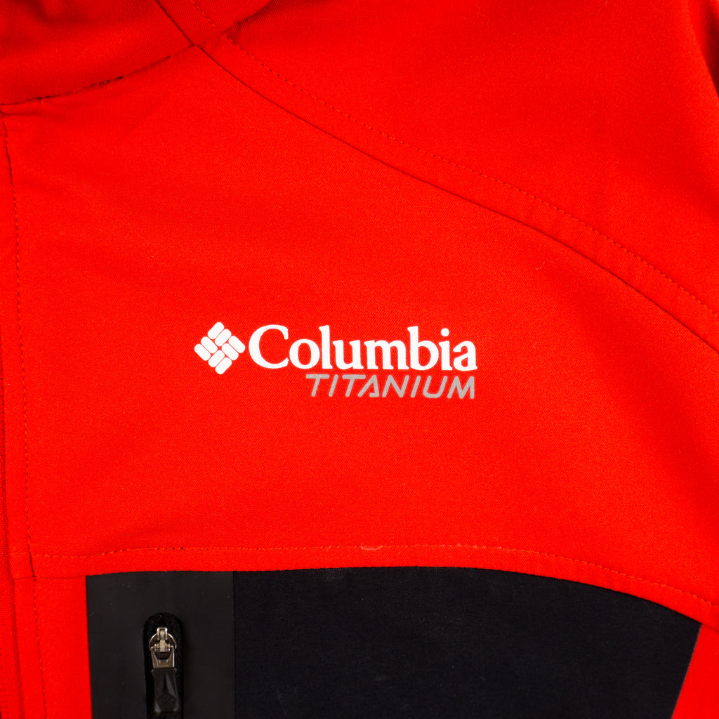 Columbia Titanium Червено Софтшел Яке