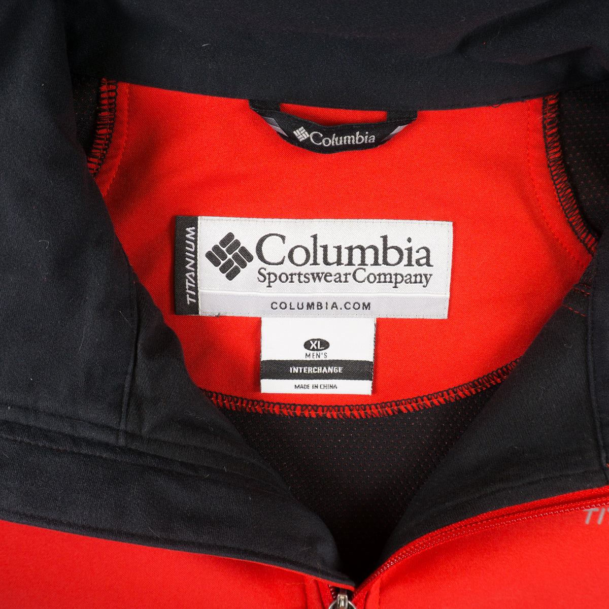 Columbia Titanium Червено Софтшел Яке