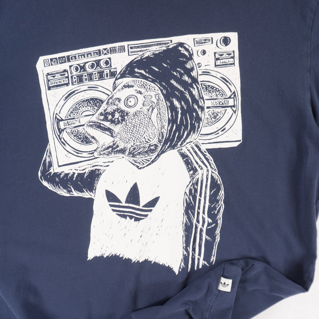 Adidas Тъмно Синя Тениска с Графика