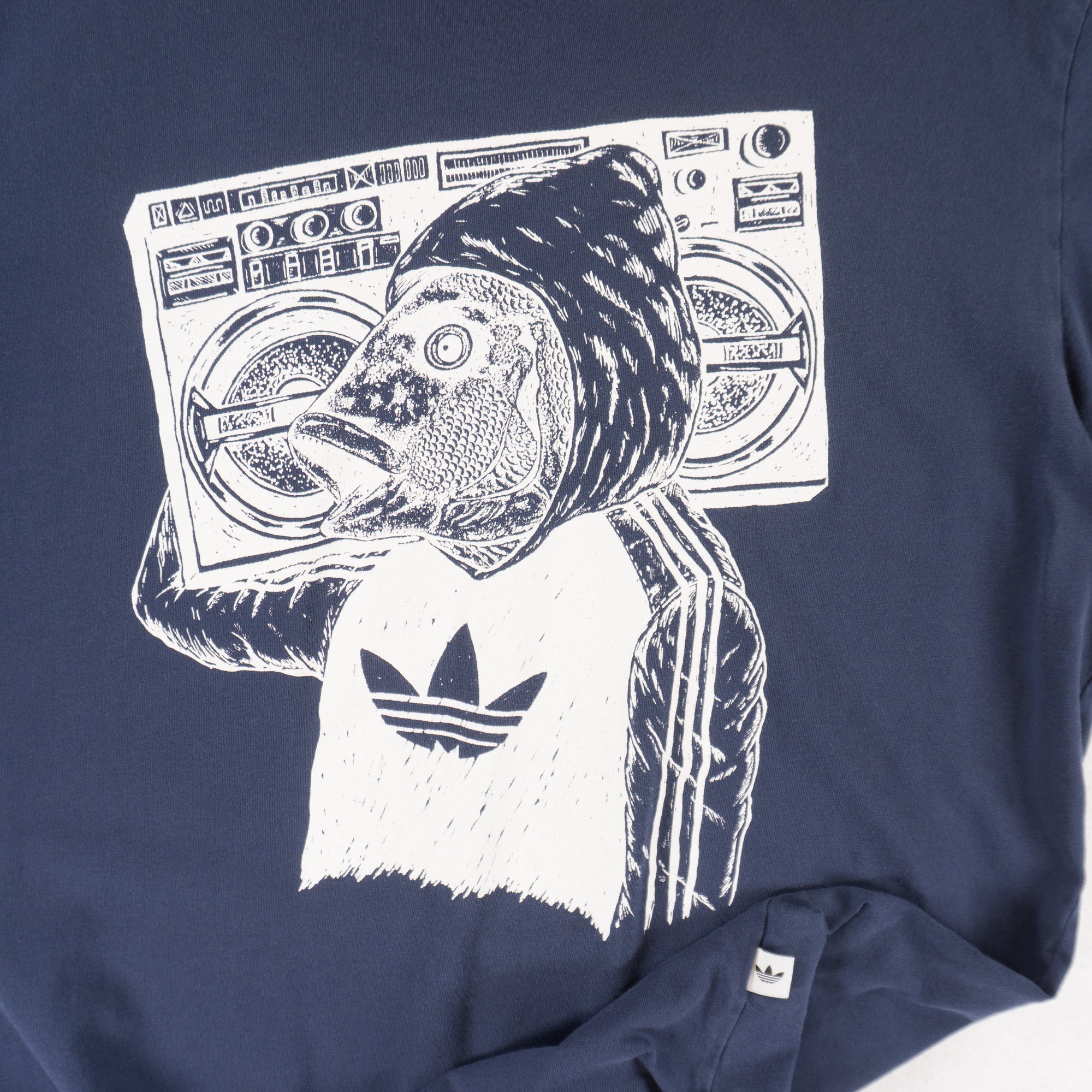 Adidas Тъмно Синя Тениска с Графика