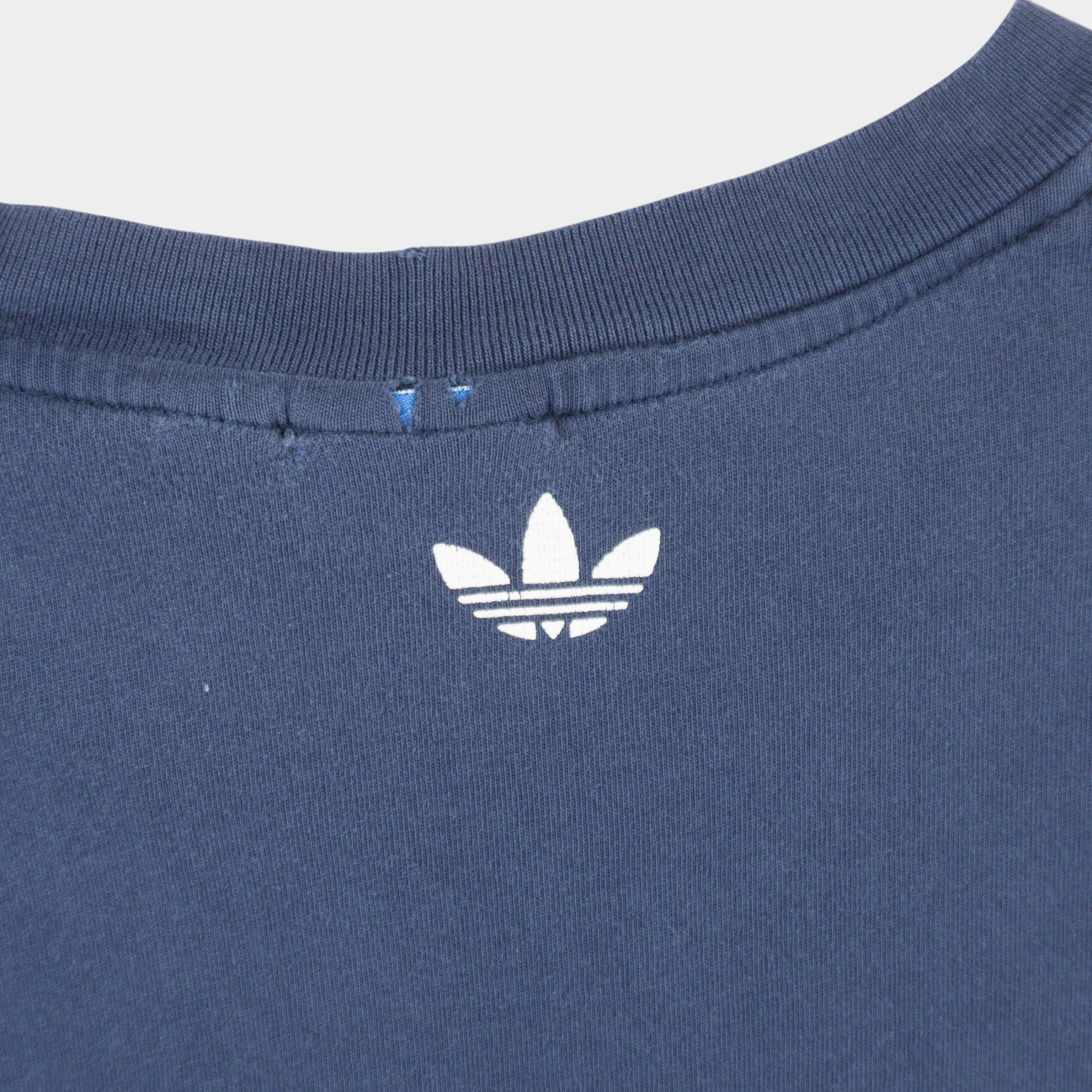Adidas Тъмно Синя Тениска с Графика