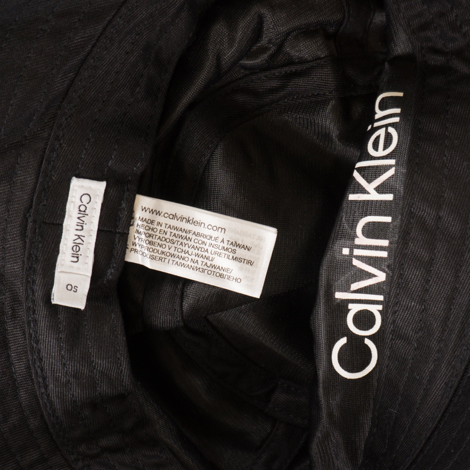 Calvin Klein Черна Шапка Идиотка