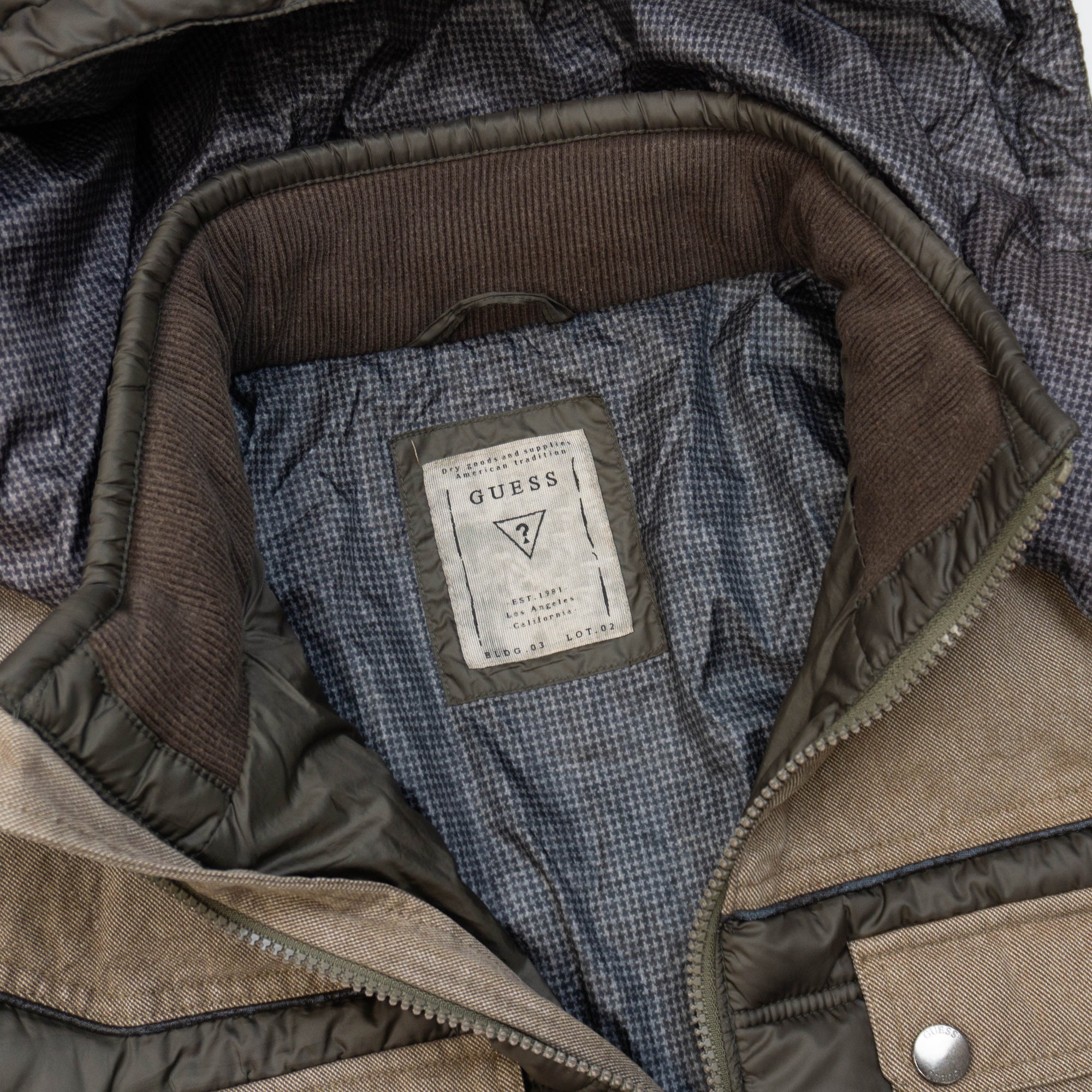 Guess Подплатено Яке